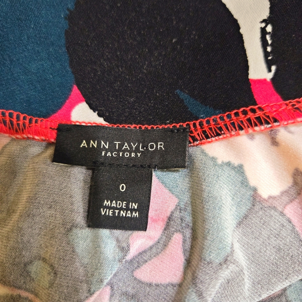 Ann Taylor Dress. Like new. Will fit S - Picture 5 of 5